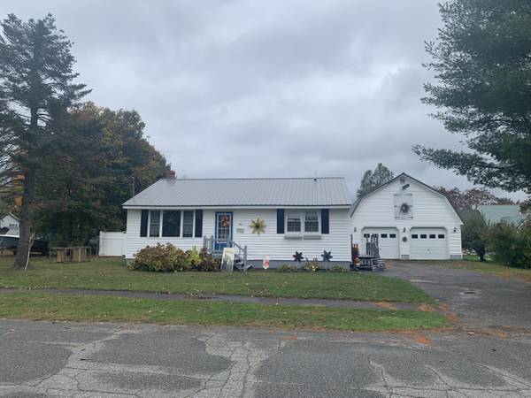 9 Palm ST, East Millinocket, ME 04430