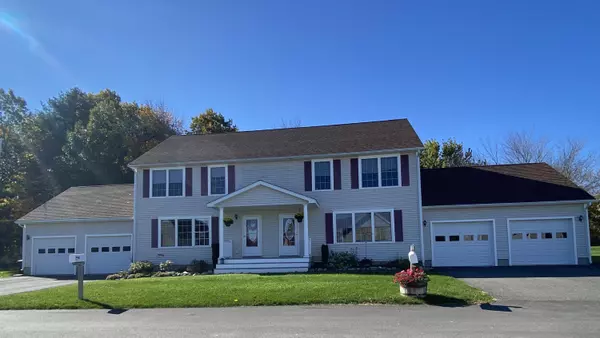 15 Hunter DR #15, Hermon, ME 04401