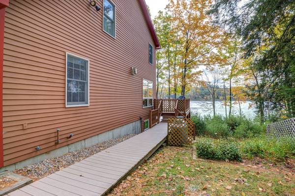 54 Shepards LN, Norway, ME 04268