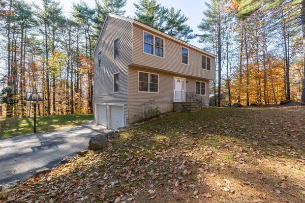 12 Monroe DR, Naples, ME 04055