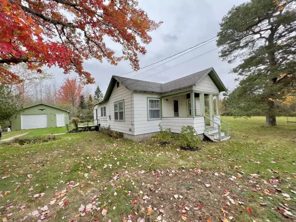 735 Oak Point RD, Trenton, ME 04605