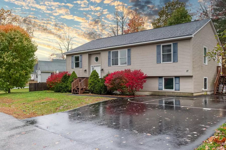 17 Hemlock DR, Topsham, ME 04086