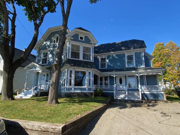 28 Railroad ST, Newport, ME 04953