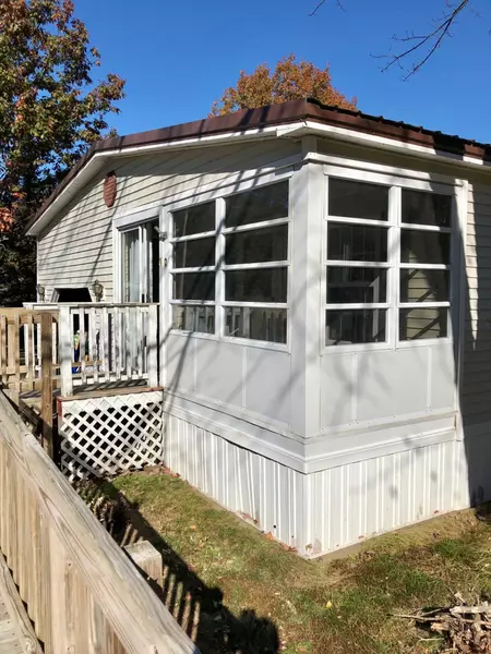 10 Pinecone DR, Alfred, ME 04002