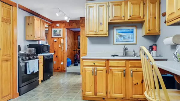 Vassalboro, ME 04989,32 Duck Pond RD