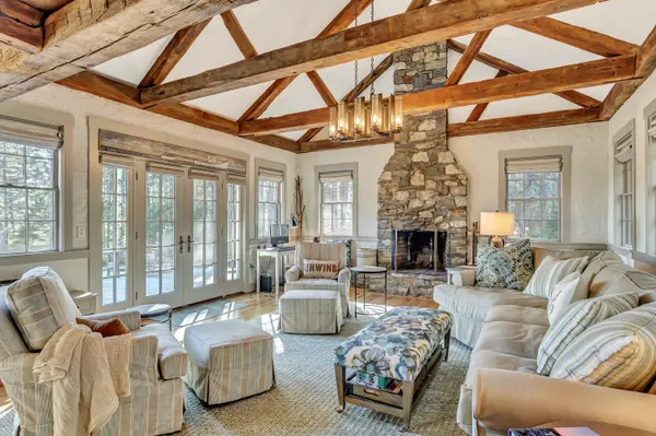 32 Castle LN, Westport Island, ME 04578