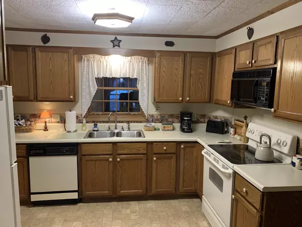 Millinocket, ME 04462,17 Maple ST