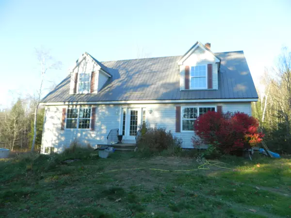 77 Smith RD, Hudson, ME 04449