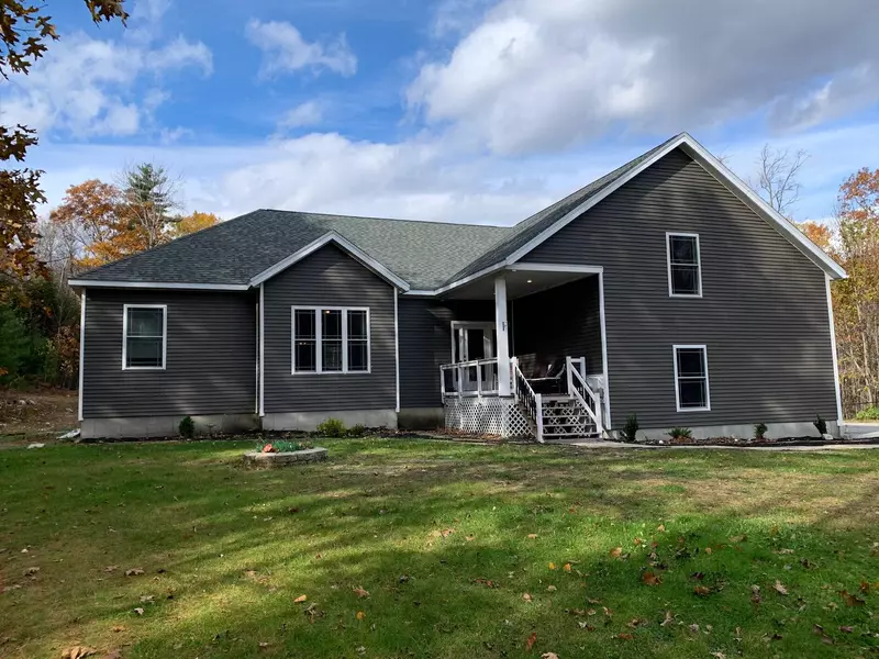 40 Elizabeth LN, Lyman, ME 04002