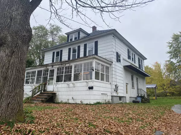 3 Cool ST, Waterville, ME 04901