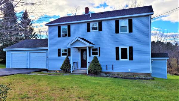 114 Meadow LN, Farmington, ME 04938