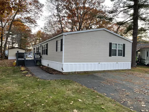 9 Candy LN, Brunswick, ME 04011