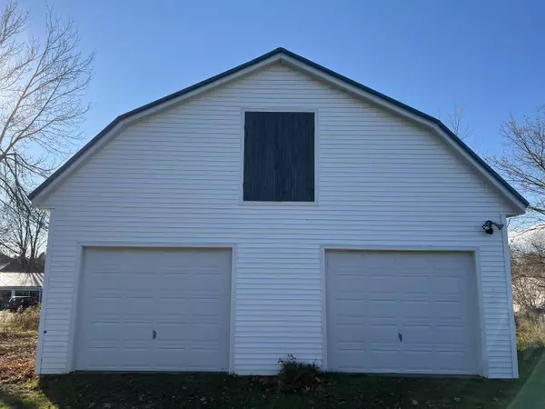 Newport, ME 04953,7 Wiseman ST