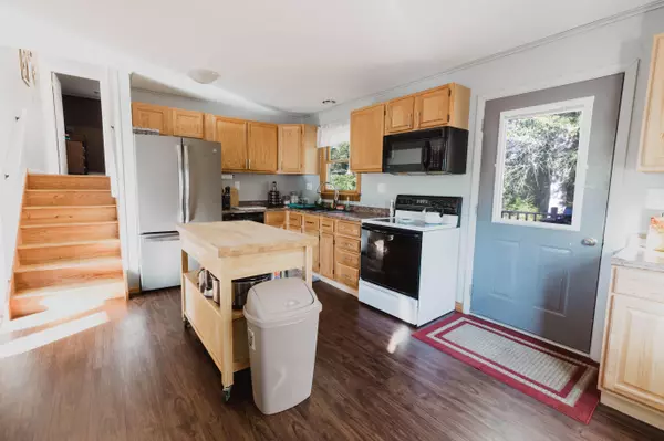 Orrington, ME 04474,252 Hoxie Hill RD