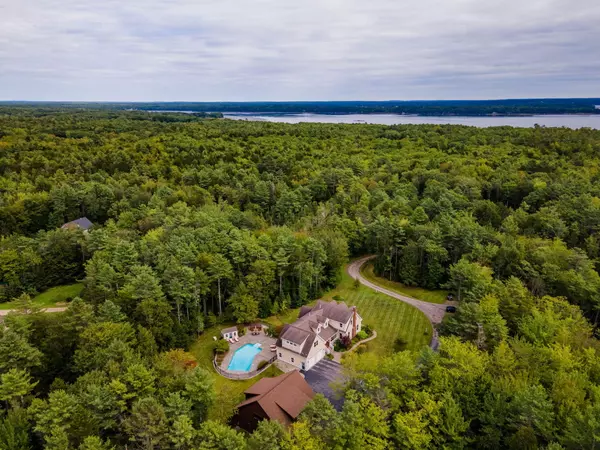 49 Fiddlehead LN, Freeport, ME 04032