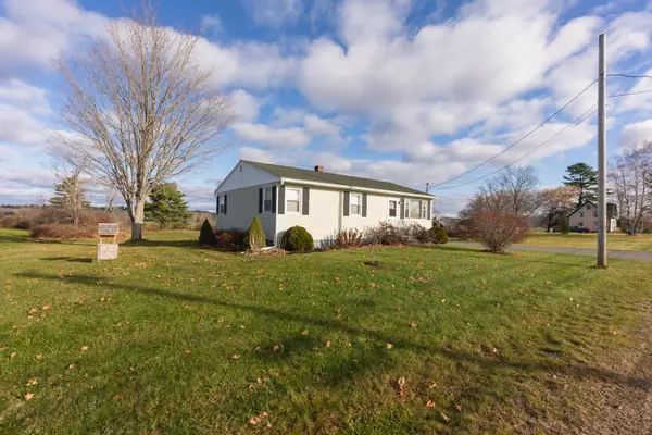 West Gardiner, ME 04345,611 Lewiston RD