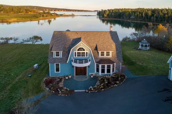 Southwest Harbor, ME 04679,221 Main ST