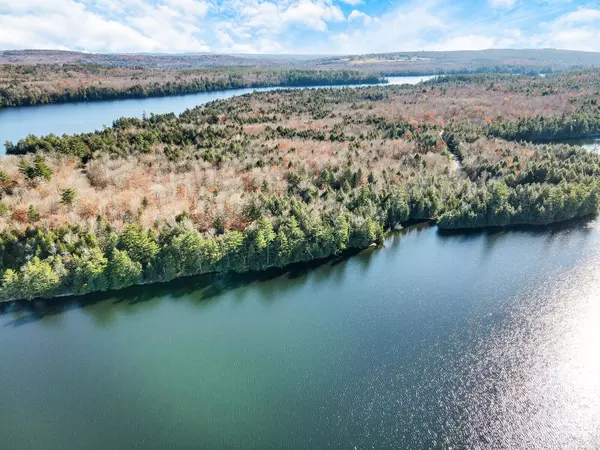 Mount Vernon, ME 04352,386 Point DR