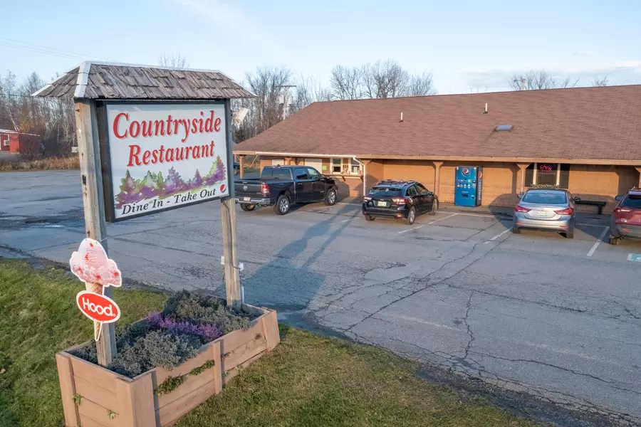 98 Main ST, Corinth, ME 04427