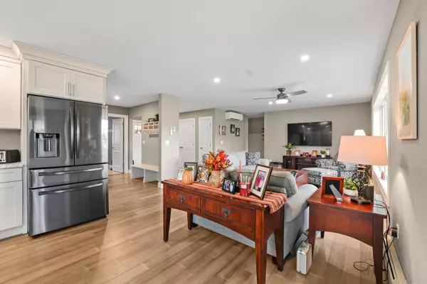 Lisbon, ME 04250,20 Champagne LN