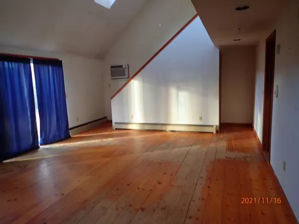 North Berwick, ME 03906,90 High ST