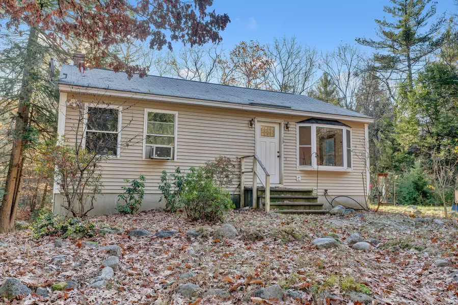 19 Cottage RD, Gray, ME 04039