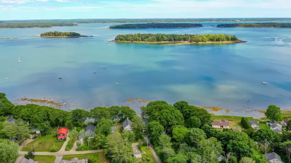 44 Maquoit DR, Freeport, ME 04032