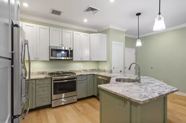 Portland, ME 04101,15 Middle ST #206