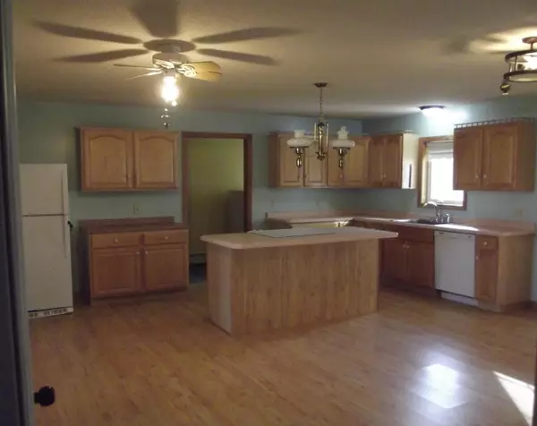 Newport, ME 04953,336 Williams RD