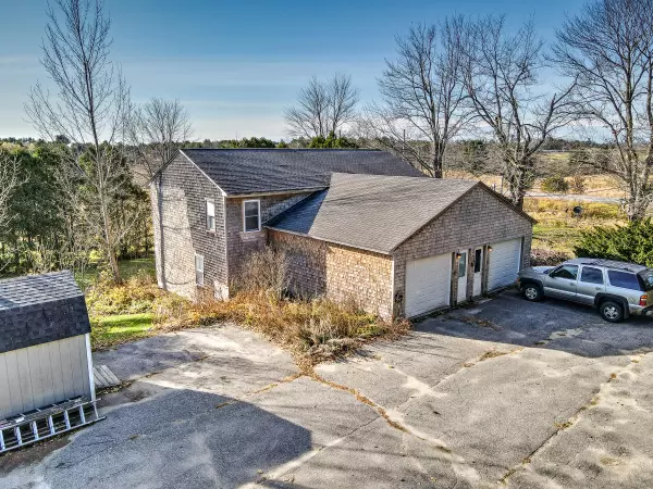 Topsham, ME 04086,193 Augusta RD