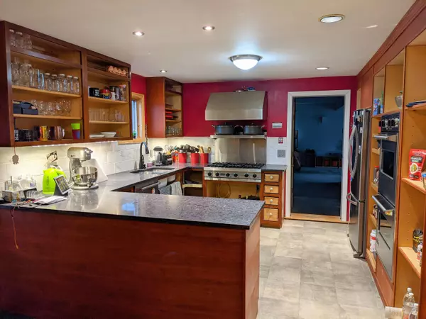 Pownal, ME 04069,825 Hallowell RD