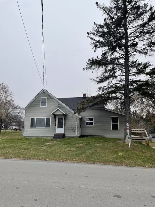 32 Harris ST, Presque Isle, ME 04769