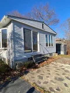 44 Sampson ST, Winterport, ME 04496