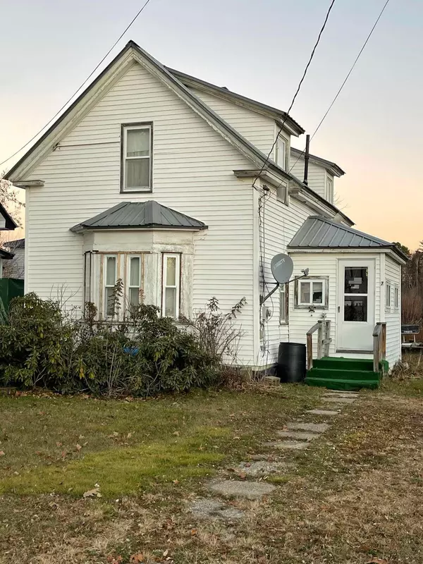 Mattawamkeag, ME 04459,7 Cross St ST