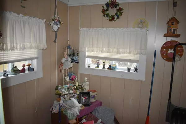 Mattawamkeag, ME 04459,7 Cross St ST