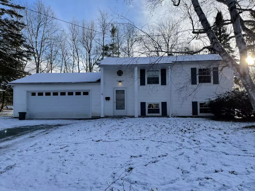 Orono, ME 04473,38 Gilbert ST