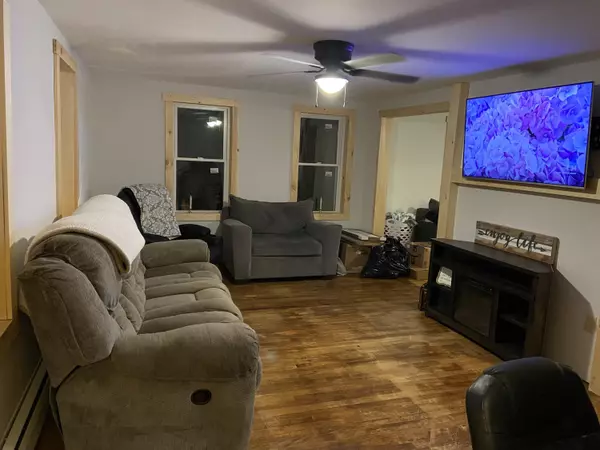 Gardiner, ME 04345,18 Chestnut ST