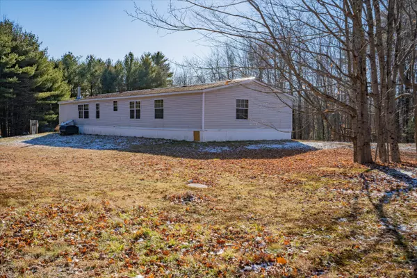 Gray, ME 04039,132 Cambell Shore RD