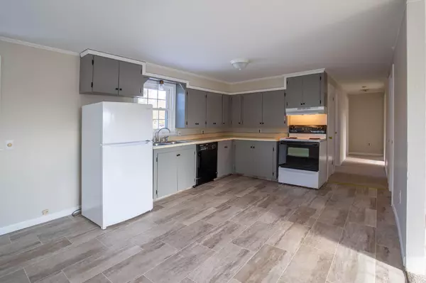 Thomaston, ME 04861,11 North ST