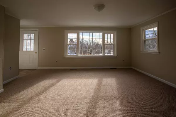 Thomaston, ME 04861,11 North ST