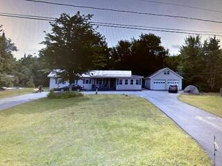 21 Hale ST, Medway, ME 04460