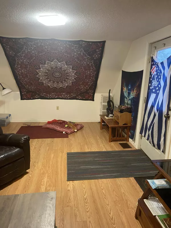 Glenburn, ME 04401,912 Hudson RD