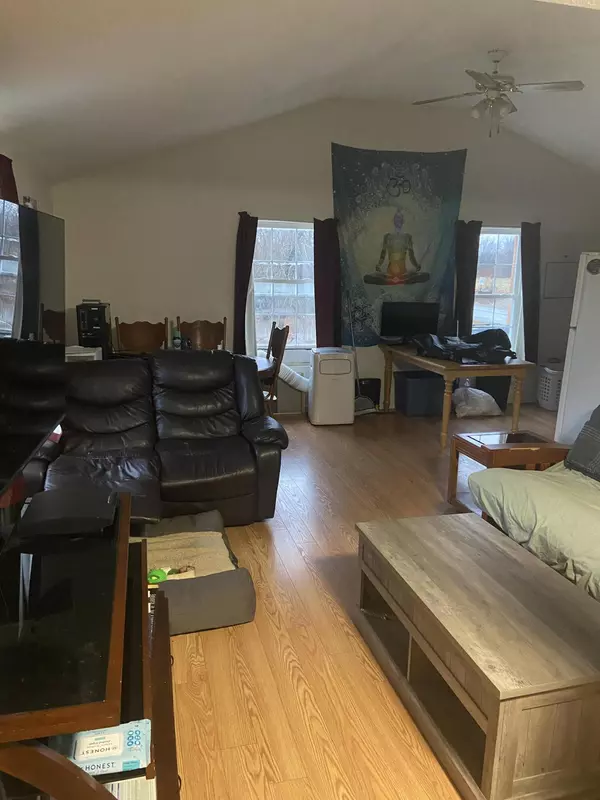 Glenburn, ME 04401,912 Hudson RD