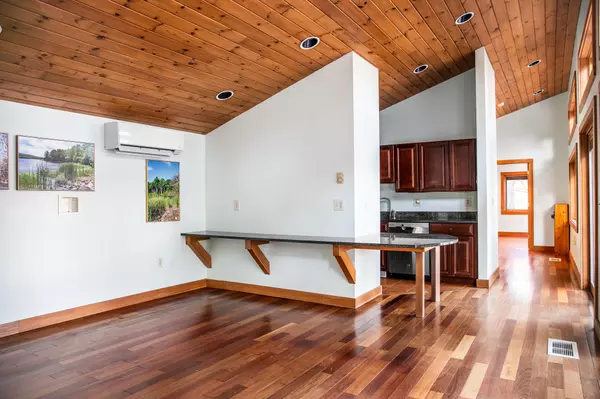 Winterport, ME 04496,65 Lower Oak Point RD