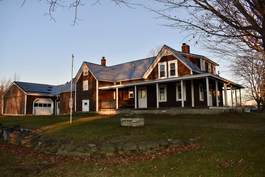 72 Field RD, Detroit, ME 04929