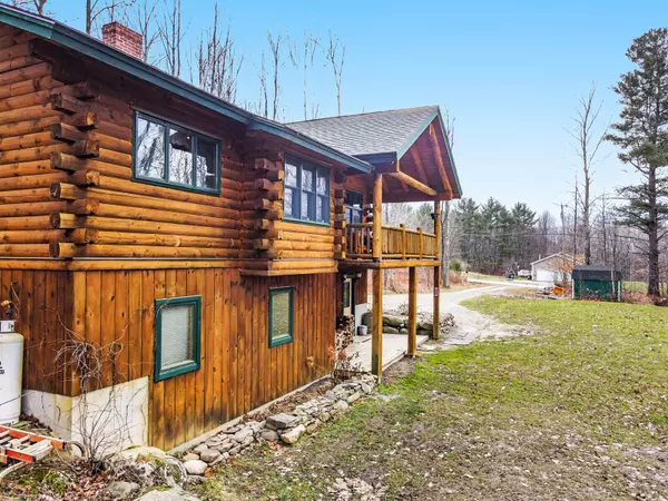 Wales, ME 04280,10 Centre RD