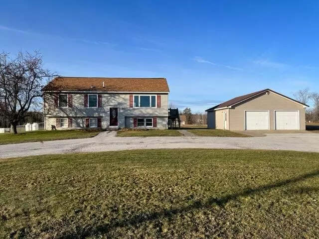 223 Puddledock RD, Charleston, ME 04422