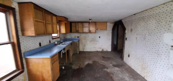 Searsmont, ME 04973,342 New England RD