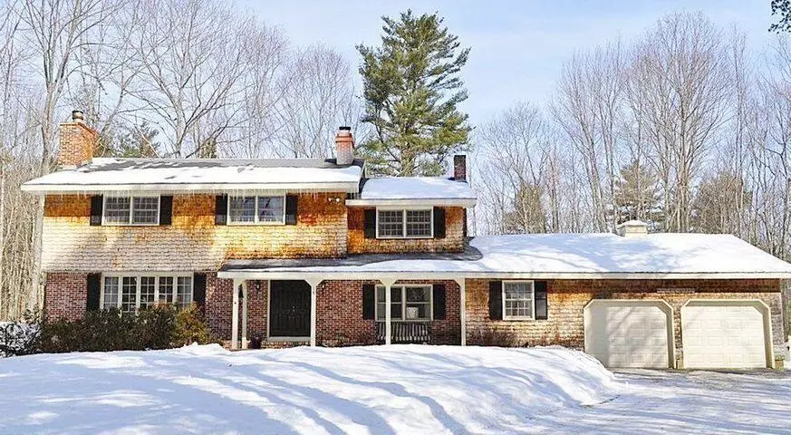 18 Twin Pond RD, Topsham, ME 04086