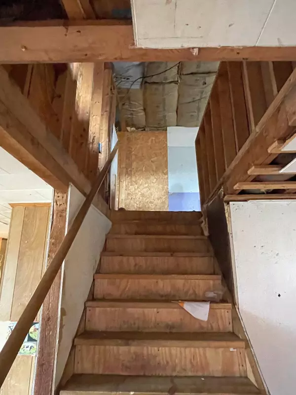 Newport, ME 04953,748 Mullen RD